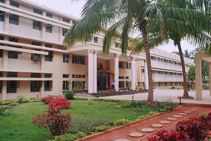 https://cache.careers360.mobi/media/colleges/social-media/media-gallery/14359/2018/12/18/Campus View of Vasavi Educational Trust First Grade College Bangalore_Campus-View.jpg